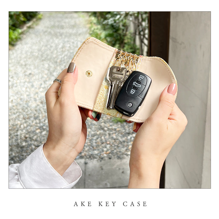 【Leo&Aoi公式ショップ】 西陣織 明 キーケース 4連 レディース スマートキー 三つ折り 鍵入れ 鍵 カギ 収納 スリム コンパクト キーホルダー 4連キーケース 金襴 高級 華やか 着物 和柄 和風 日本製 雪輪 流水文 花文 菊花文 【安心の返品保証付き】