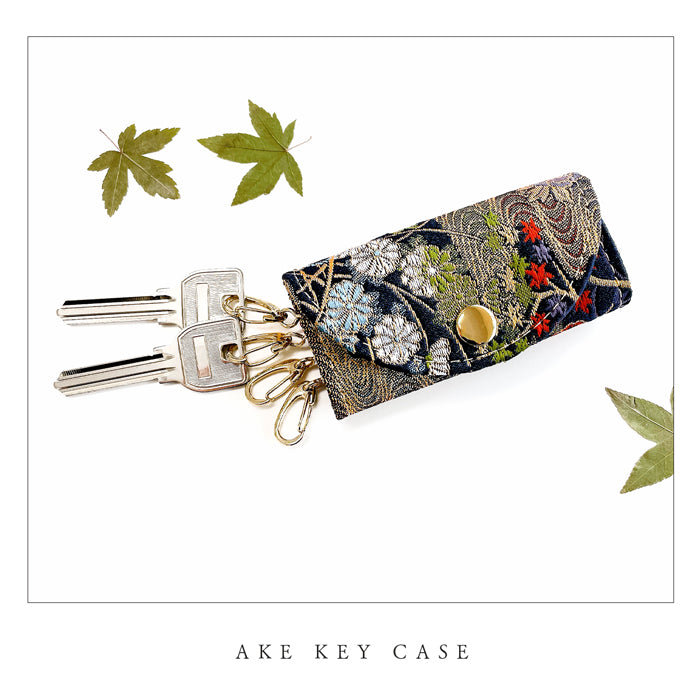 【Leo&Aoi公式ショップ】 西陣織 明 キーケース 4連 レディース スマートキー 三つ折り 鍵入れ 鍵 カギ 収納 スリム コンパクト キーホルダー 4連キーケース 金襴 高級 華やか 着物 和柄 和風 日本製 雪輪 流水文 花文 菊花文 【安心の返品保証付き】