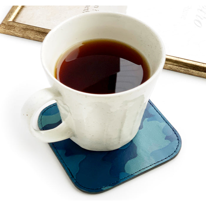 【Leo&Aoi公式ショップ】 カモフラージュ 4枚セット コースター 本革 テーブルウェア カフェ おしゃれ キッチン 雑貨 食器 ハンドメイド 角丸型 革 ラウンド 高級 ヌメ革 牛ヌメ革 迷彩柄 カモフラ 【安心の返品保証付き】