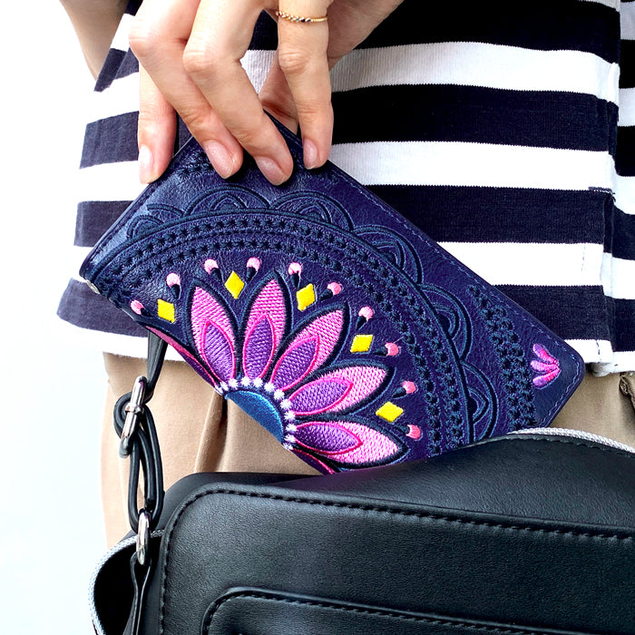 【Leo&Aoi公式ショップ】 エスニック刺繍 スマホケース 手帳型ケース 100機種以上対応