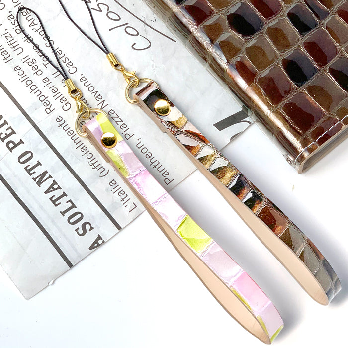 【Leo&Aoi公式ショップ】 牛革 ちょっと上品な ステンドグラス ストラップ 本革 マルチストラップ 携帯ストラップ レザー 携帯 スマホ キーホルダー パスケース 定期入れ リストストラップ 革 手帳型 スマホケース 落下防止 レディース 【安心の返品保証付き】