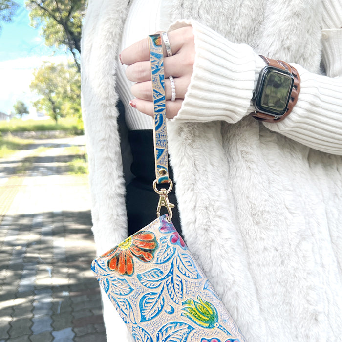 【Leo&Aoi公式ショップ】 レトロな 花型押し ナスカン付き ストラップ 本革 マルチストラップ 携帯ストラップ レザー 携帯 スマホ キーホルダー パスケース 定期入れ リストストラップ 革 牛革 手帳型 スマホケース 落下防止 レディース 花 フラワー 【安心の返品保証付き】