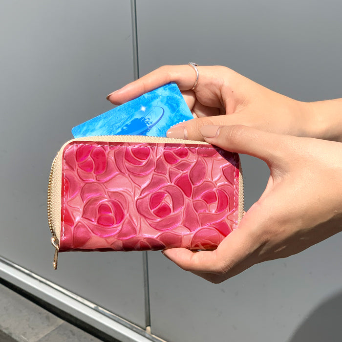【Leo&Aoi公式ショップ】 ステンドグラス ローズ コインケース 本革 小銭入れ ミニ財布 ファスナー付き 革 レザー おしゃれ カード入れ 女性 小物入れ コンパクト ケース ラウンドファスナー エナメル加工 薔薇 型押し レディース かわいい【安心の返品保証付き】
