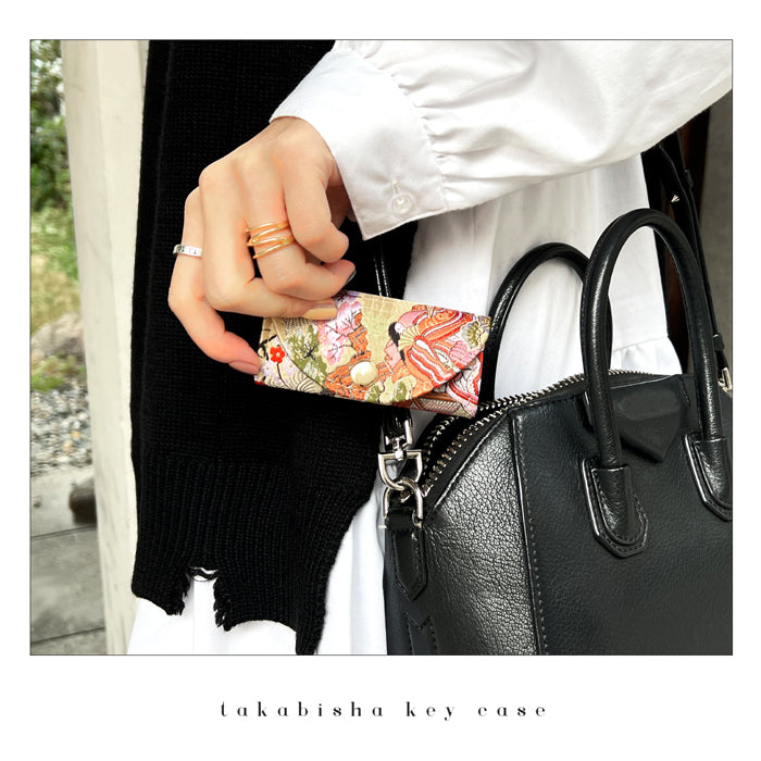 【Leo&Aoi公式ショップ】 西陣織 高美者 キーケース 4連 レディース スマートキー 三つ折り 鍵入れ 鍵 カギ 収納 スリム コンパクト キーホルダー 4連キーケース 高級 華やか 着物 和柄 和風 日本製 源氏絵巻 流水文 薬玉文 霞菊文 【安心の返品保証付き】
