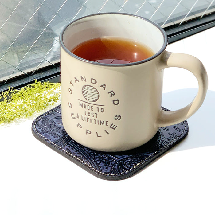 【Leo&Aoi公式ショップ】 ペイズリー柄 コースター 本革 4枚セット テーブルウェア カフェ おしゃれ キッチン 雑貨 食器 ハンドメイド 革 上品 お洒落 高級 型押し シック 【安心の返品保証付き】