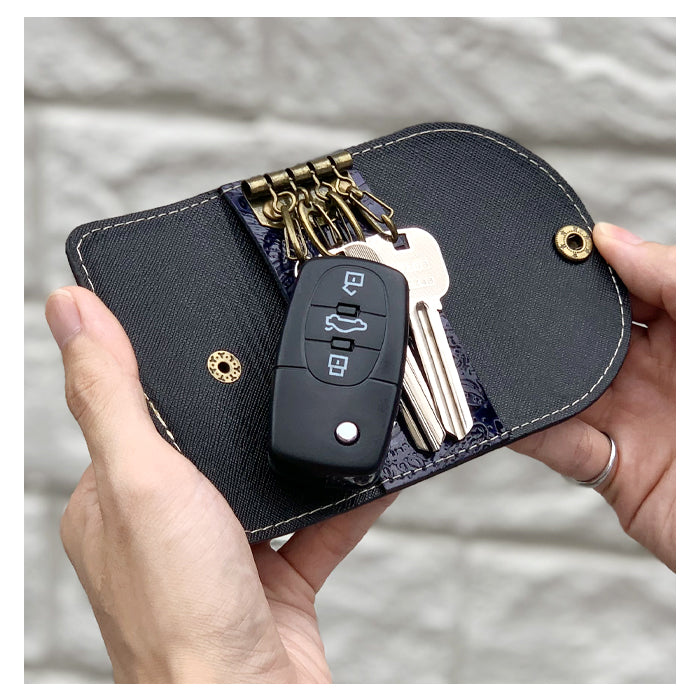 【Leo&Aoi公式ショップ】 ペイズリー柄 型押し キーケース 4連 本革 レディース メンズ スマートキー 三つ折り 牛革 革 レザー 鍵入れ 鍵 カギ 収納 スリム コンパクト キーホルダー 4連キーケース スマートキーケース 日本製 【安心の返品保証付き】
