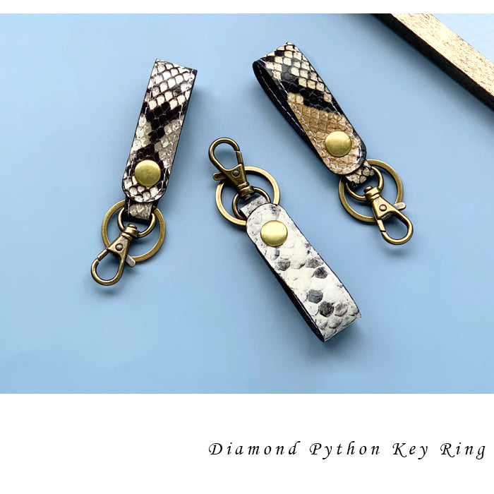【Leo&Aoi公式ショップ】 パイソン柄 型押し キーリング 本革 スナップボタン キーホルダー バッグチャーム 山羊革 ゴートレザー ヘビ柄 【安心の返品保証付き】